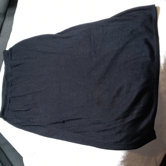 Avenue Dresses & Skirts - Avenue 1X long black skirt